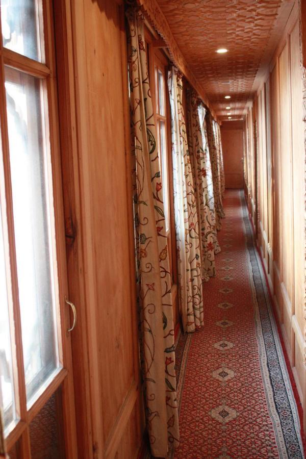 Srīnagar Khilona Luxury Heritage Houseboats מראה חיצוני תמונה