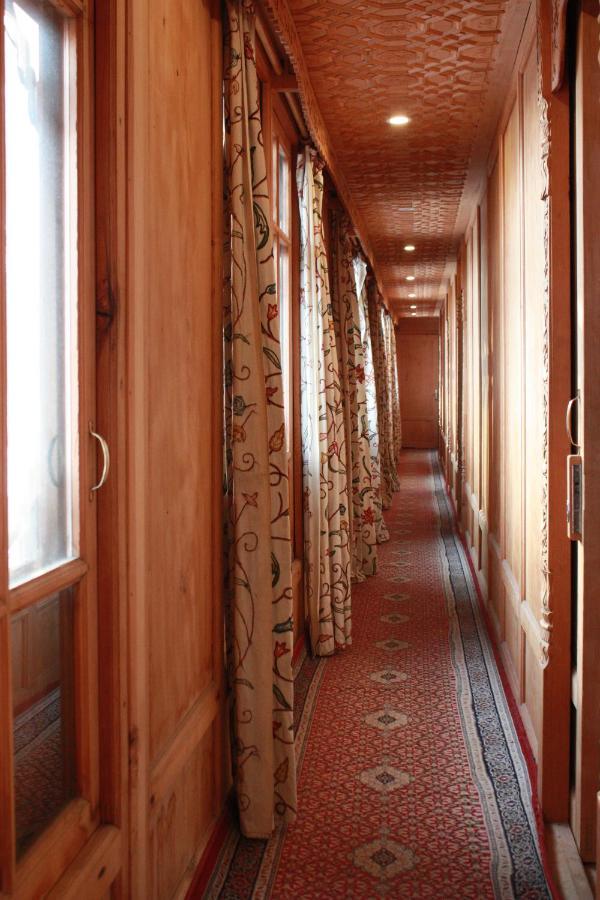Srīnagar Khilona Luxury Heritage Houseboats מראה חיצוני תמונה