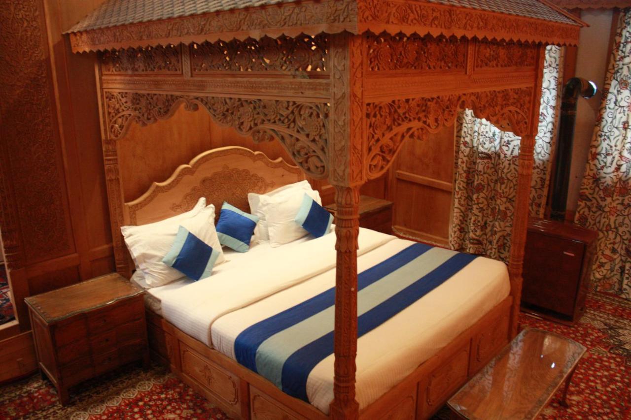 Srīnagar Khilona Luxury Heritage Houseboats מראה חיצוני תמונה