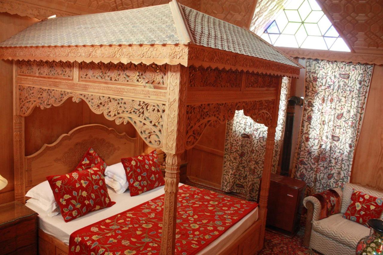 Srīnagar Khilona Luxury Heritage Houseboats מראה חיצוני תמונה