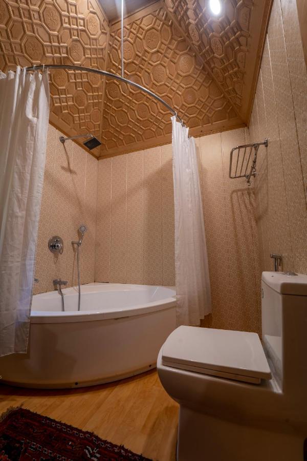 Srīnagar Khilona Luxury Heritage Houseboats מראה חיצוני תמונה