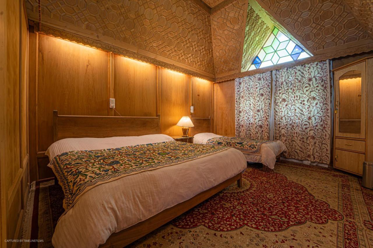 Srīnagar Khilona Luxury Heritage Houseboats מראה חיצוני תמונה