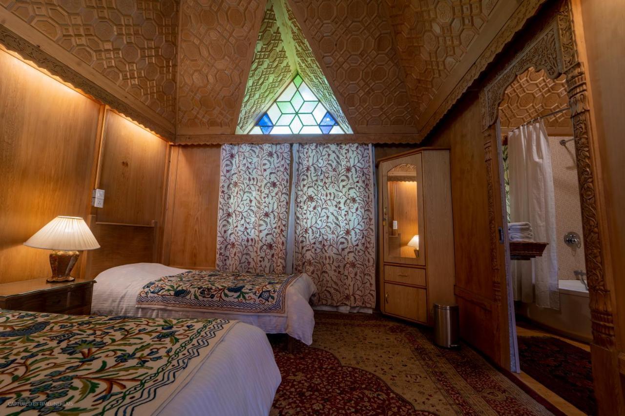 Srīnagar Khilona Luxury Heritage Houseboats מראה חיצוני תמונה