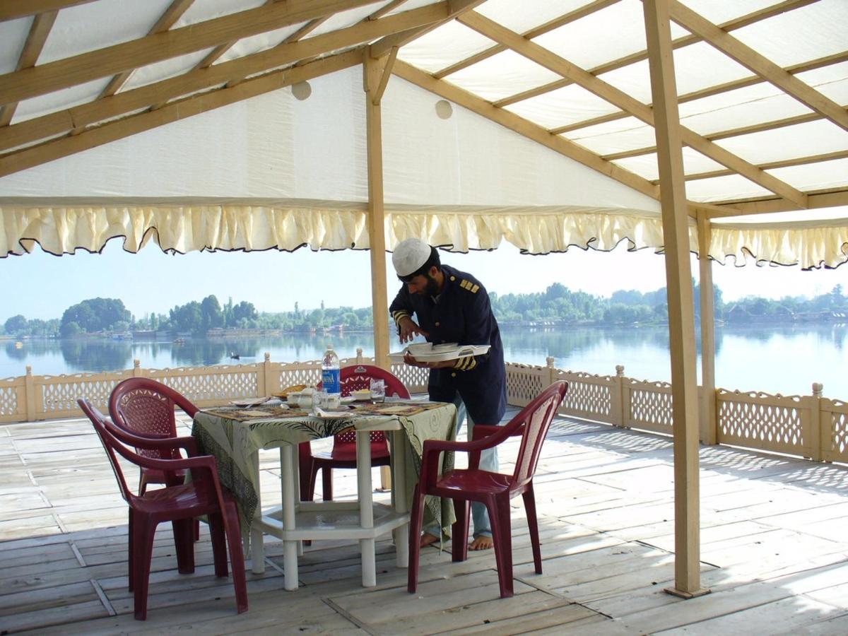 Srīnagar Khilona Luxury Heritage Houseboats מראה חיצוני תמונה