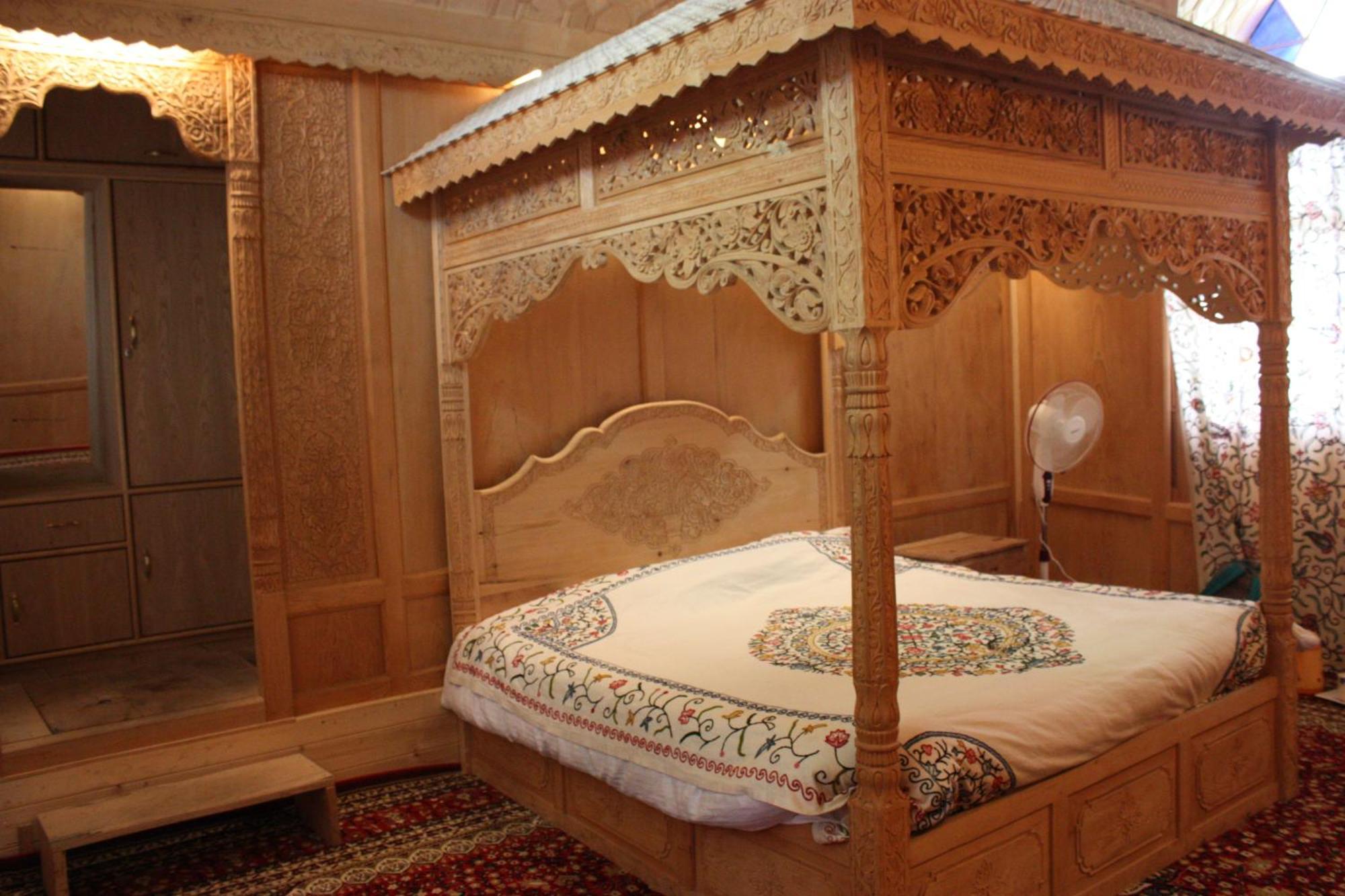 Srīnagar Khilona Luxury Heritage Houseboats מראה חיצוני תמונה