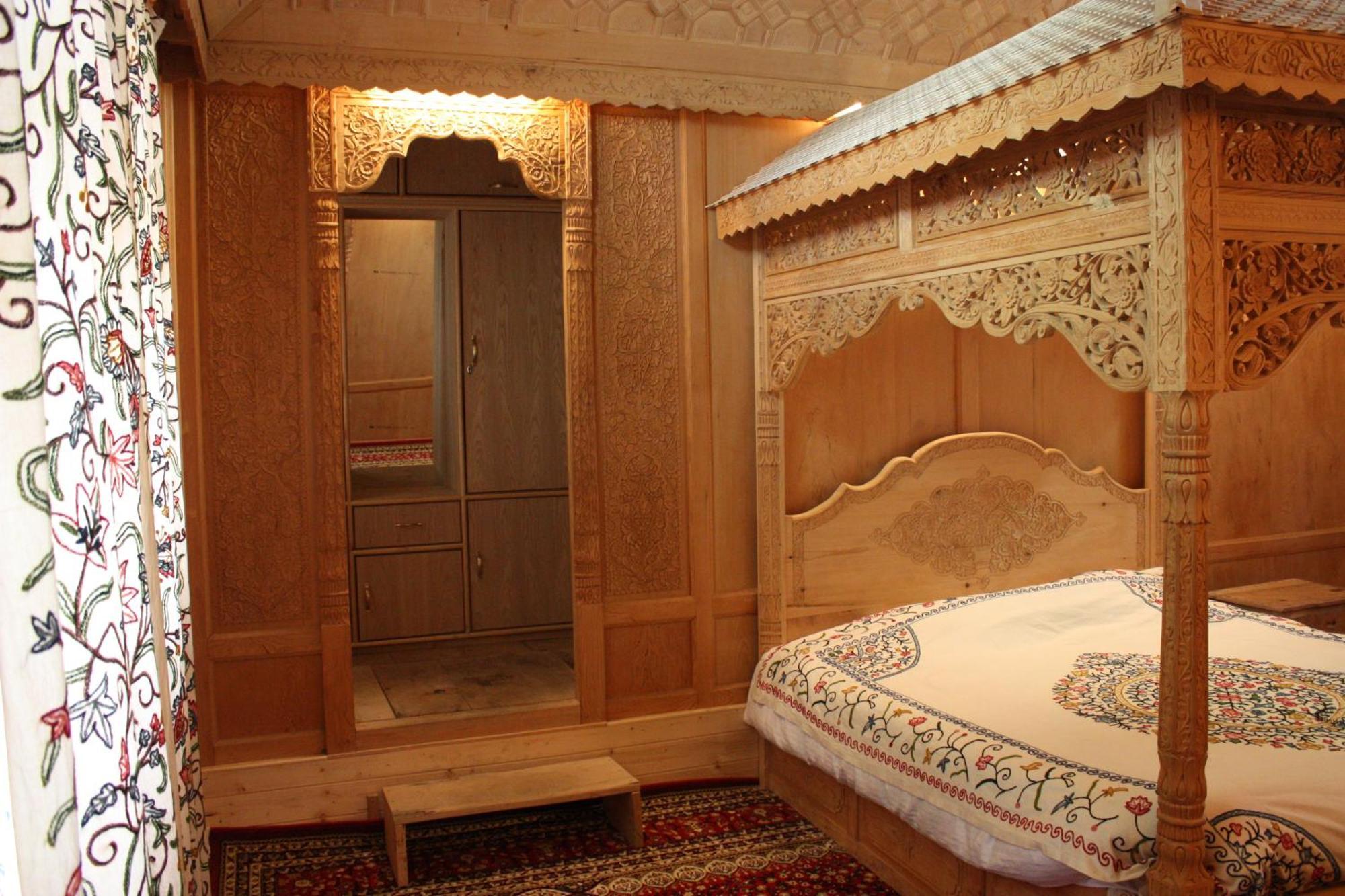 Srīnagar Khilona Luxury Heritage Houseboats מראה חיצוני תמונה